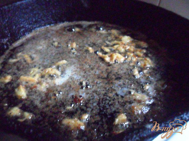 Фото приготовление рецепта: Морской окунь с имбирём шаг №4