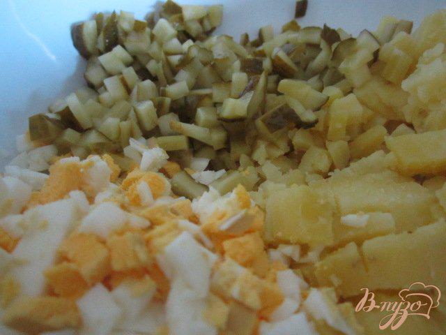 Фото приготовление рецепта: Картофельный салат с грибами шаг №2