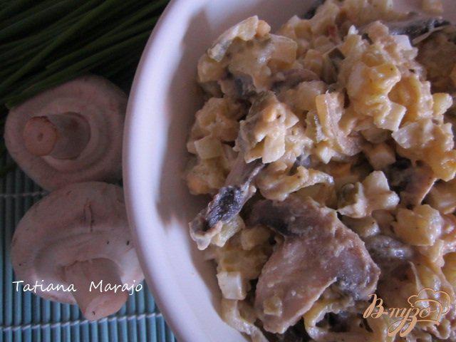 Фото приготовление рецепта: Картофельный салат с грибами шаг №4