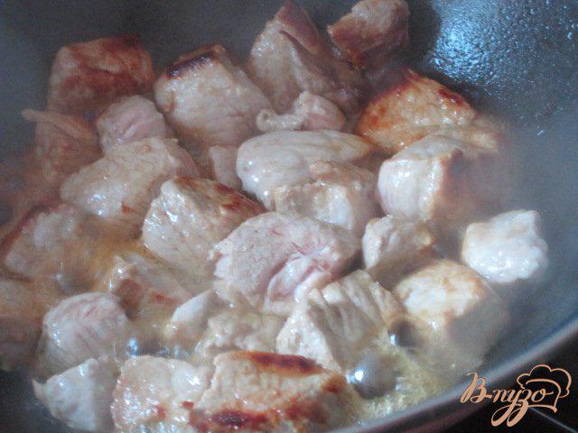 Фото приготовление рецепта: Свинина тушеная с овощами шаг №1