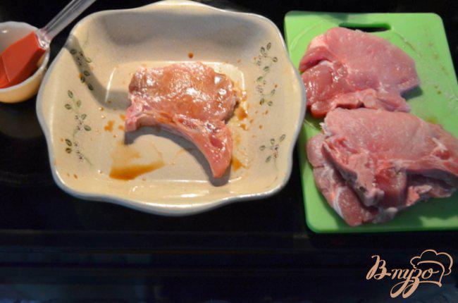 Фото приготовление рецепта: Медово-цитрусовые свиные отбивные шаг №1
