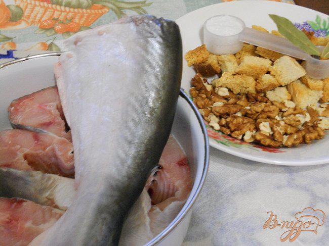 Фото приготовление рецепта: Рыба в ореховой панировке шаг №1