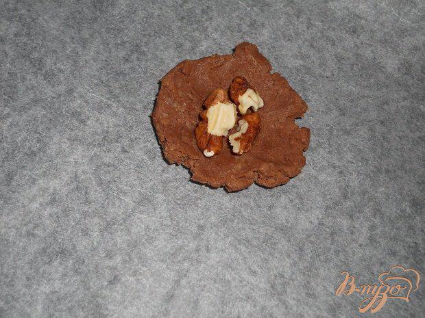 Фото приготовление рецепта: Шоколадные печеньки шаг №5