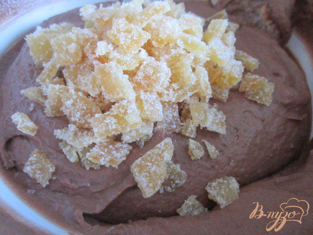 Фото приготовление рецепта: Шоколадный кекс с имбирными цукатами шаг №5