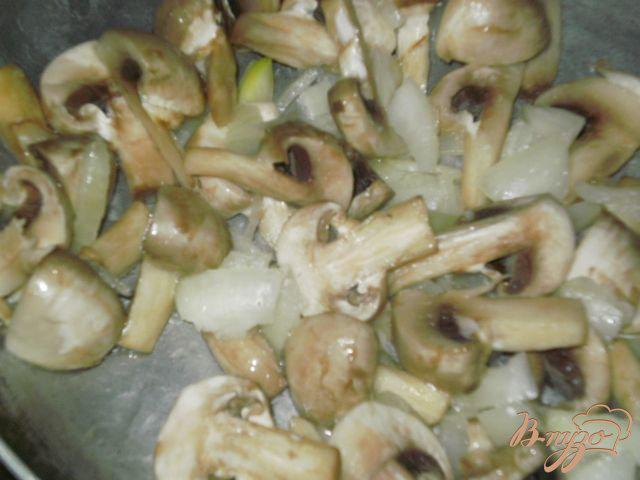 Фото приготовление рецепта: Капустная солянка с грибами и мясом шаг №3