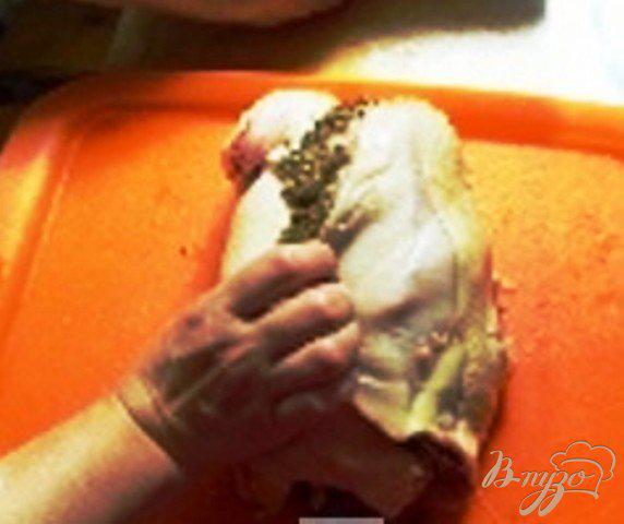 Фото приготовление рецепта: Куриный рулет с грибами и свининой. шаг №5