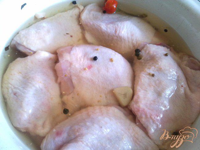 Фото приготовление рецепта: Куриные бедра в маринаде из ткемали. шаг №1