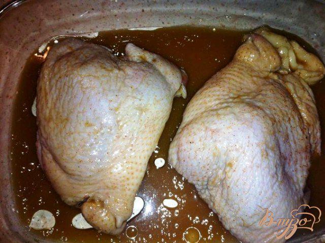 Фото приготовление рецепта: Куриные бедрышки в аджике шаг №2