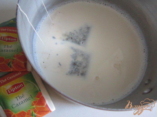 Фото приготовление рецепта: Молочный десерт с малиной шаг №2