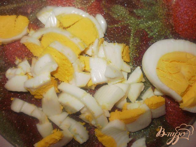 Фото приготовление рецепта: Салат с тунцом и кукурузой шаг №2