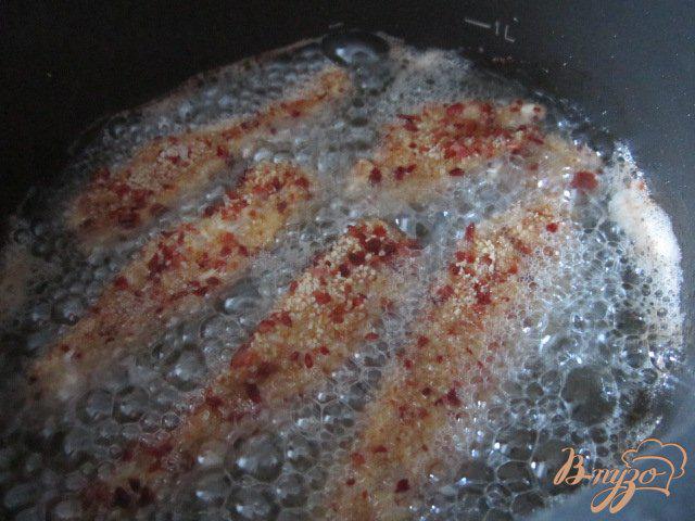 Фото приготовление рецепта: Куриные полоски в хрустящей панировке (nuggets) шаг №6