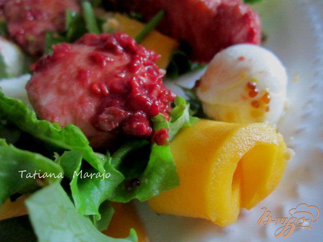 Фото приготовление рецепта: Теплый салат с куриным мясом шаг №8