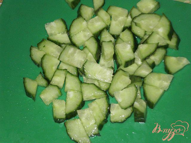 Фото приготовление рецепта: Салат из овощей и кукурузы шаг №3