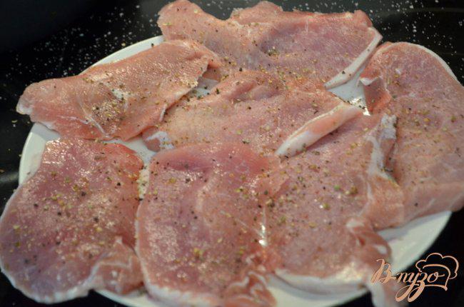 Фото приготовление рецепта: Свиные отбивные на сковороде шаг №1