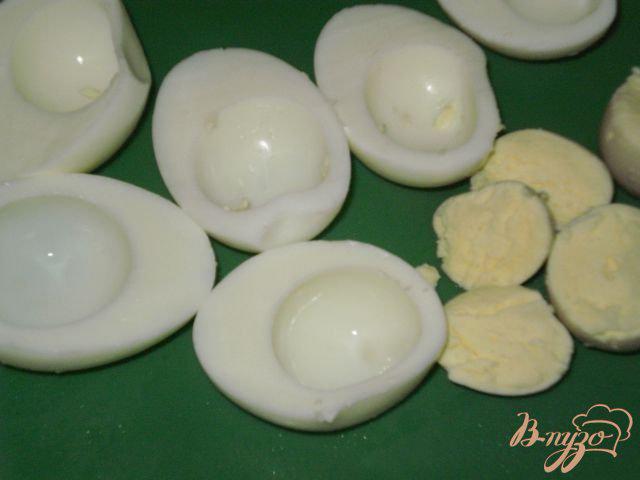 Фото приготовление рецепта: Яйца фаршированные шаг №1