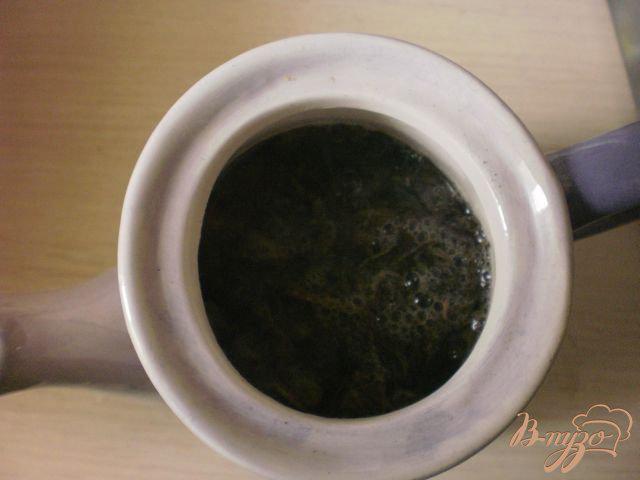 Фото приготовление рецепта: Холодный клубничный чай шаг №2