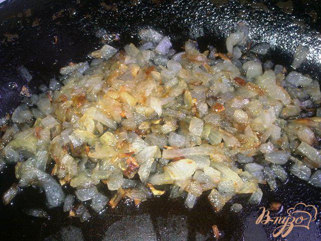 Фото приготовление рецепта: Салат с лососем и черносливом шаг №1