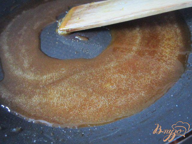 Фото приготовление рецепта: Шоколадно-карамельные пироженые шаг №4