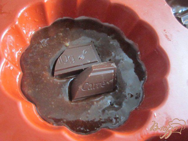 Фото приготовление рецепта: Шоколадно-карамельные пироженые шаг №6