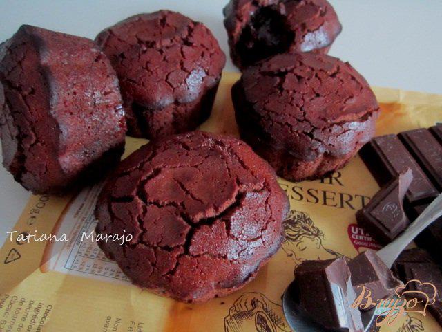 Фото приготовление рецепта: Шоколадно-карамельные пироженые шаг №8