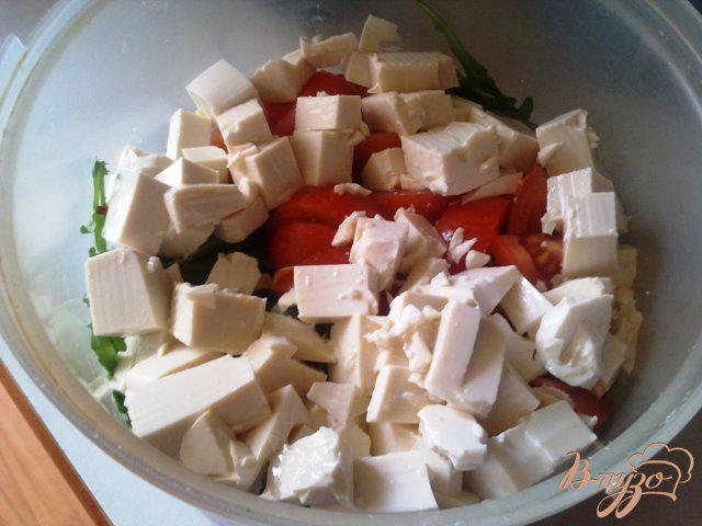 Фото приготовление рецепта: Салатный MIX с сыром тофу шаг №4