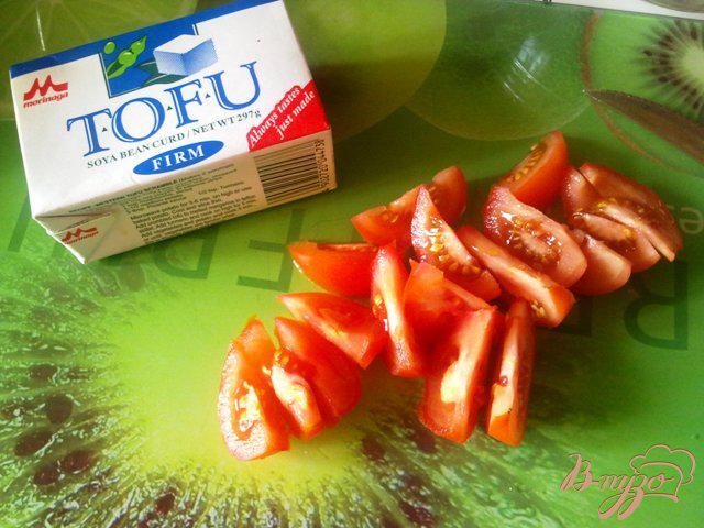Фото приготовление рецепта: Салатный MIX с сыром тофу шаг №2