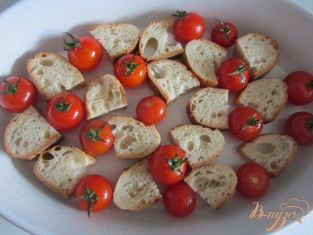Фото приготовление рецепта: Запеканка из черствого хлеба с томатами шаг №1