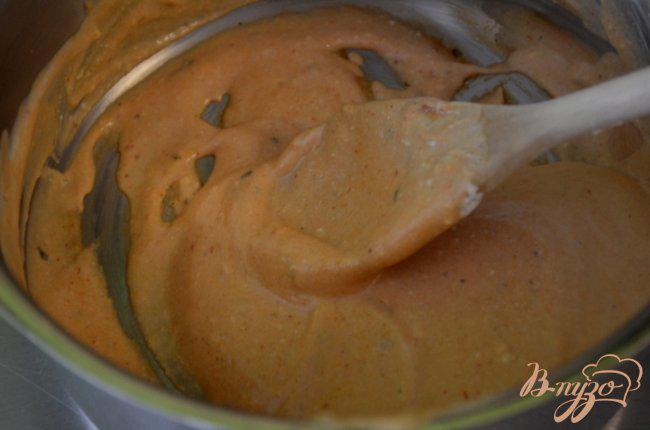 Фото приготовление рецепта: Куриные бедрышки  в уксусно-чесночном соусе шаг №5