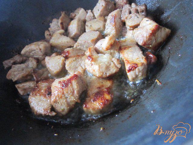 Фото приготовление рецепта: Рагу из свинины и сладкого картофеля. шаг №4