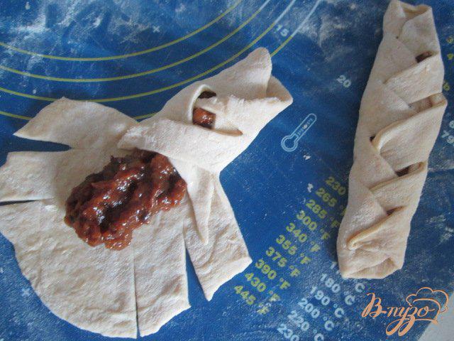Фото приготовление рецепта: Пирожки с сухофруктами шаг №3