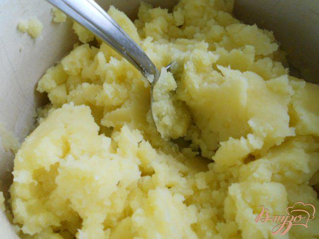 Фото приготовление рецепта: Оладьи из картофеля с сыром шаг №1