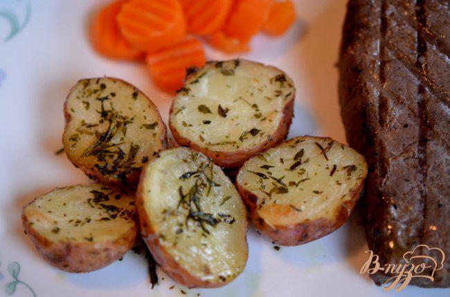 Фото приготовление рецепта: Картофель с травами шаг №4
