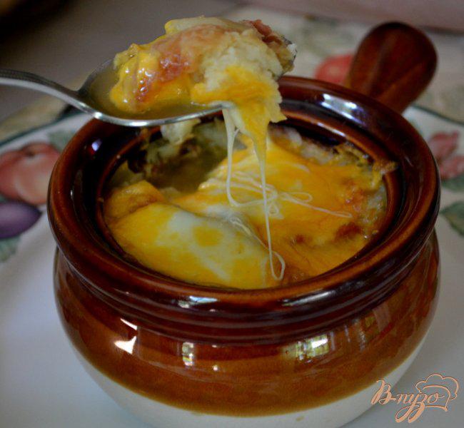 Фото приготовление рецепта: Луковый и беконовый суп шаг №6