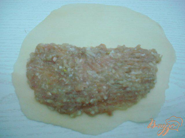 Фото приготовление рецепта: Чебуреки (тесто в хлебопечке) шаг №3
