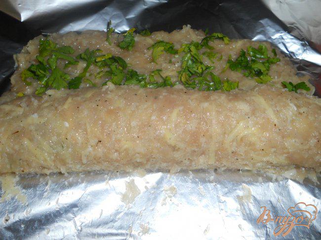Фото приготовление рецепта: Куриная «колбаса» с макаронами шаг №5