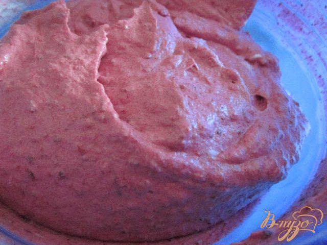 Фото приготовление рецепта: Мини-шарлотки с кремом из черной смородины шаг №6