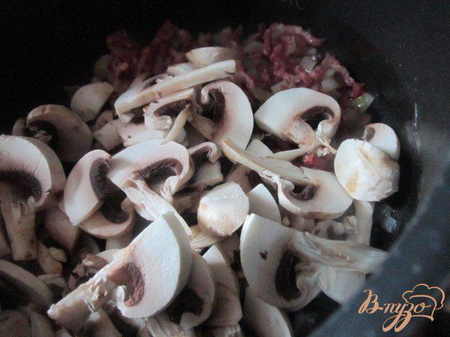 Фото приготовление рецепта: Зеленый горошек с ветчиной и грибами шаг №2