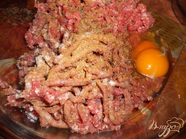 Фото приготовление рецепта: Говяжьи котлетки тушенные в сливочно - томатном соусе шаг №1