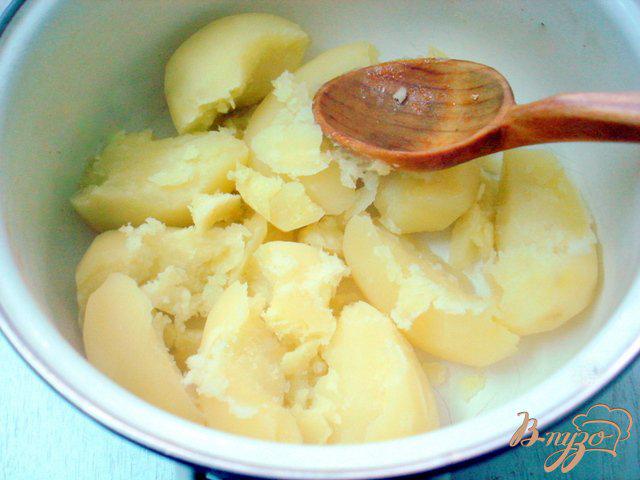 Фото приготовление рецепта: Тёплый картофельный салат шаг №6