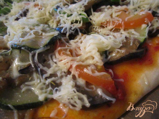 Фото приготовление рецепта: Овощная пицца «Рататуй» шаг №6