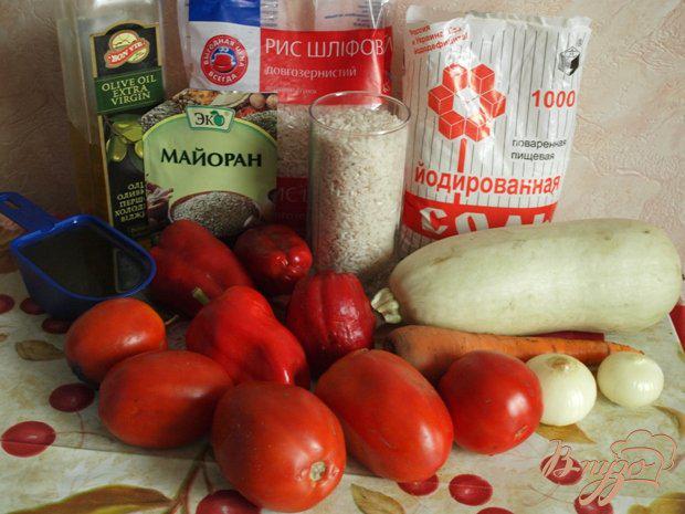 Фото приготовление рецепта: Рис «под шубой» из перца и помидор на овощной подушке шаг №1