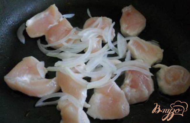 Фото приготовление рецепта: Куриное филе с цветной капустой в сырном соусе шаг №1