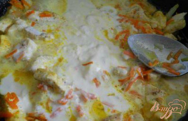 Фото приготовление рецепта: Фарфалле с курицей в сливочном соусе шаг №3