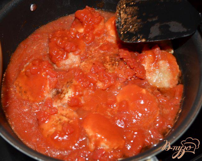 Фото приготовление рецепта: Куриные фрикадельки в томатном соусе шаг №3