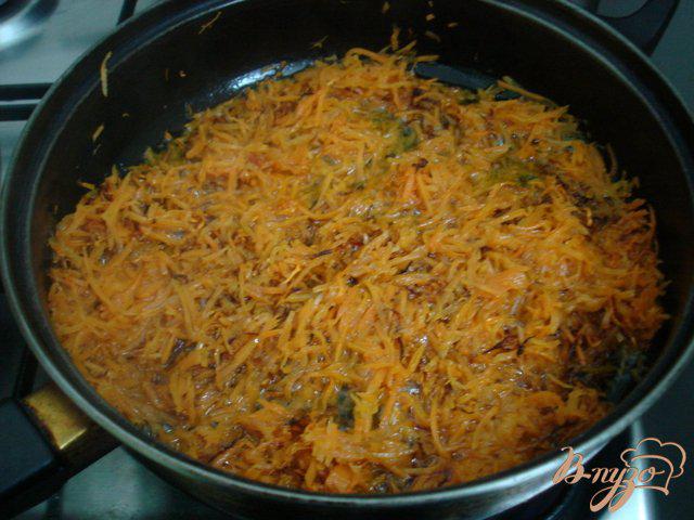Фото приготовление рецепта: Горошек с морковью в молоке шаг №3