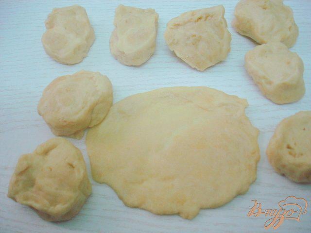 Фото приготовление рецепта: Пирожки с сердцем и квашеной капустой шаг №4