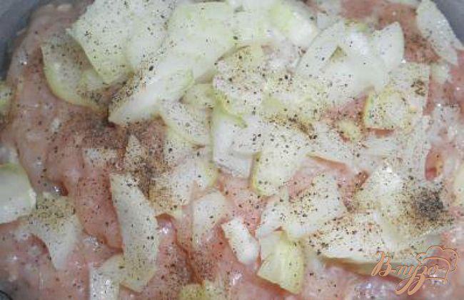 Фото приготовление рецепта: Котлеты куриные с начинкой из сыра и помидора шаг №1
