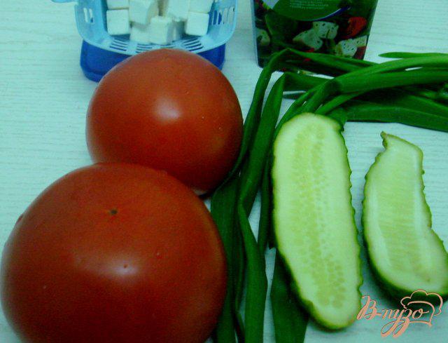 Фото приготовление рецепта: Салат из помидоров и брынзы шаг №1