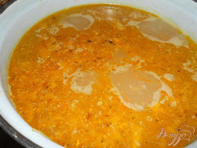 Фото приготовление рецепта: Рыбный суп из консервов шаг №5