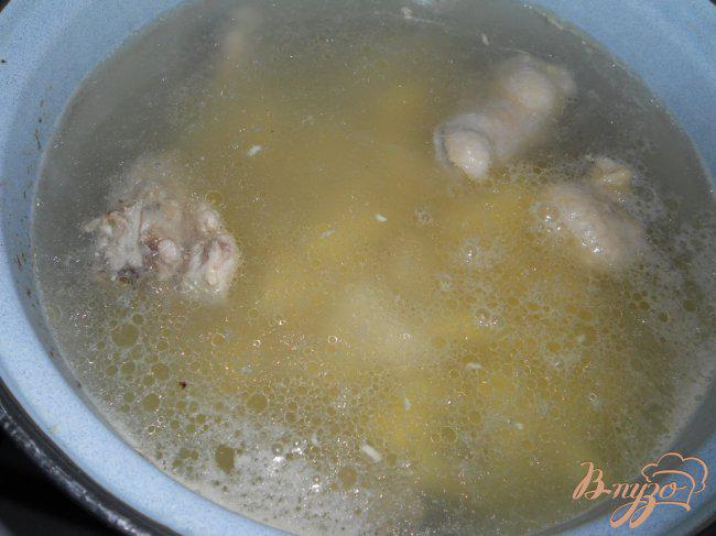 Фото приготовление рецепта: Суп куриный с маринованными помидорами шаг №1